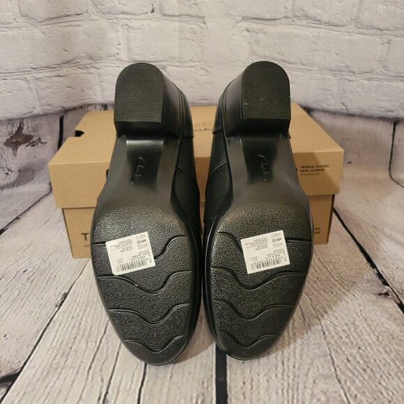 Clarks Collection Women's Emslie Lulin Mary Jane Pumps - Picture 8 of 8